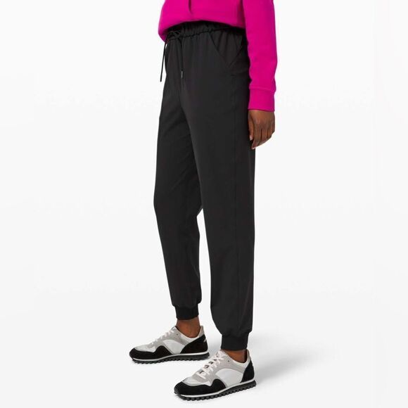 NWOT Lululemon Keep Moving Jogger Black Size 4 - Picture 1 of 7